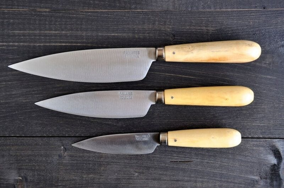 Knivset 3 knivar i kolstål och knivrulle - Pallarès i gruppen Matlagning / Köksknivar / Knivset hos KitchenLab (1451-14539)