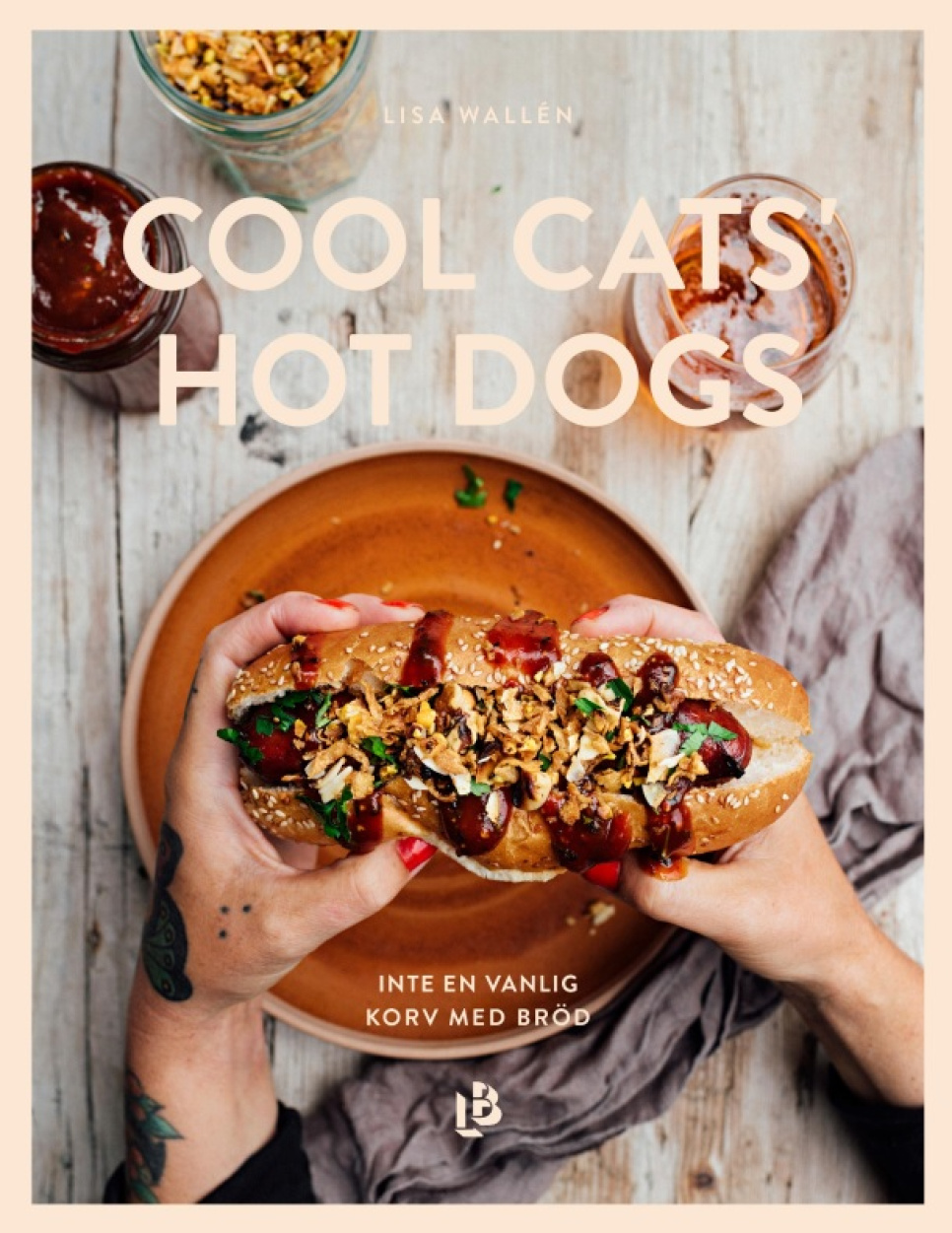 Cool Cats Hot Dogs : inte en vanlig korv med bröd - Lisa Wallén i gruppen Matlagning / Kokböcker / Kött hos KitchenLab (1355-28910)